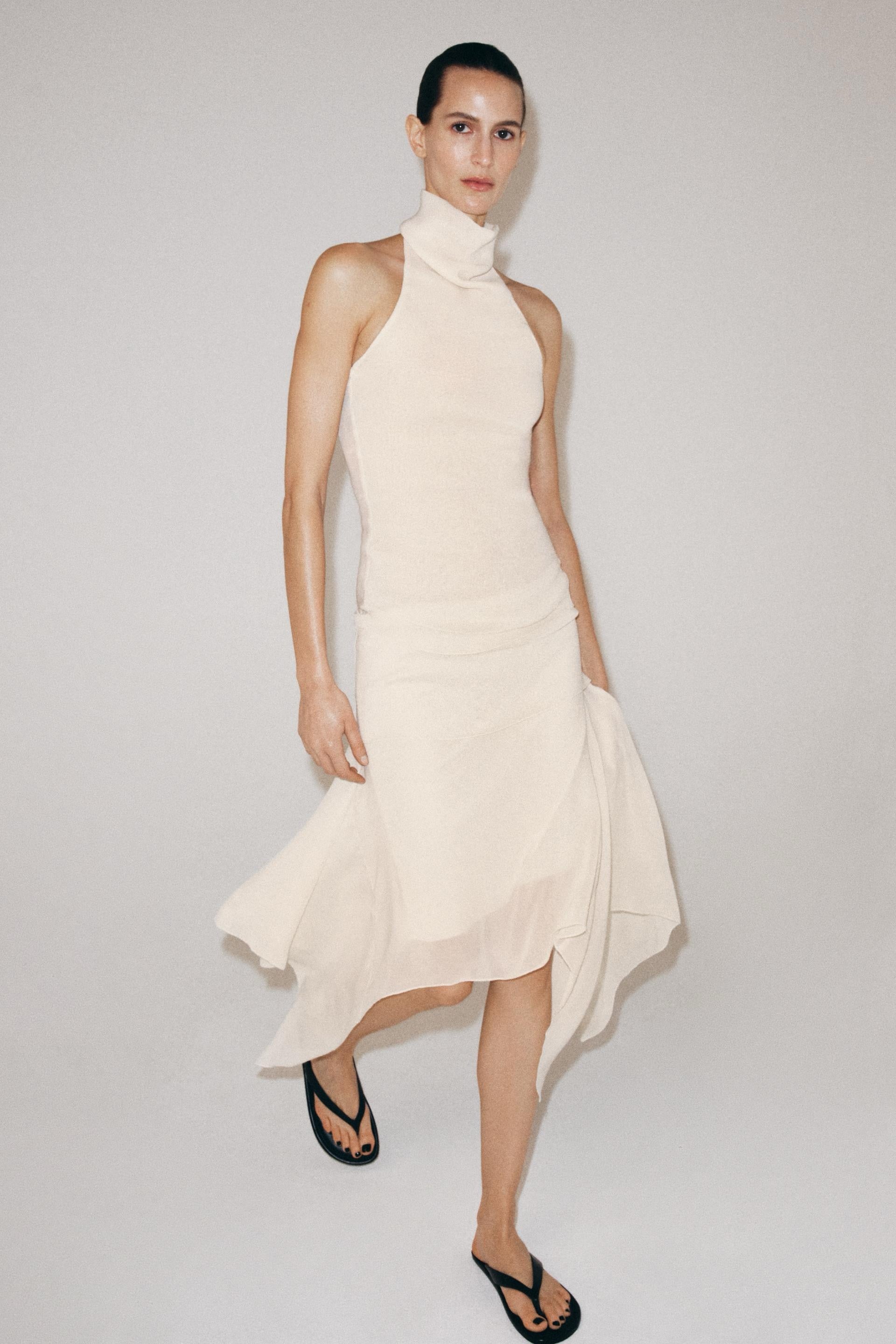 Asymmetric Flowing Set