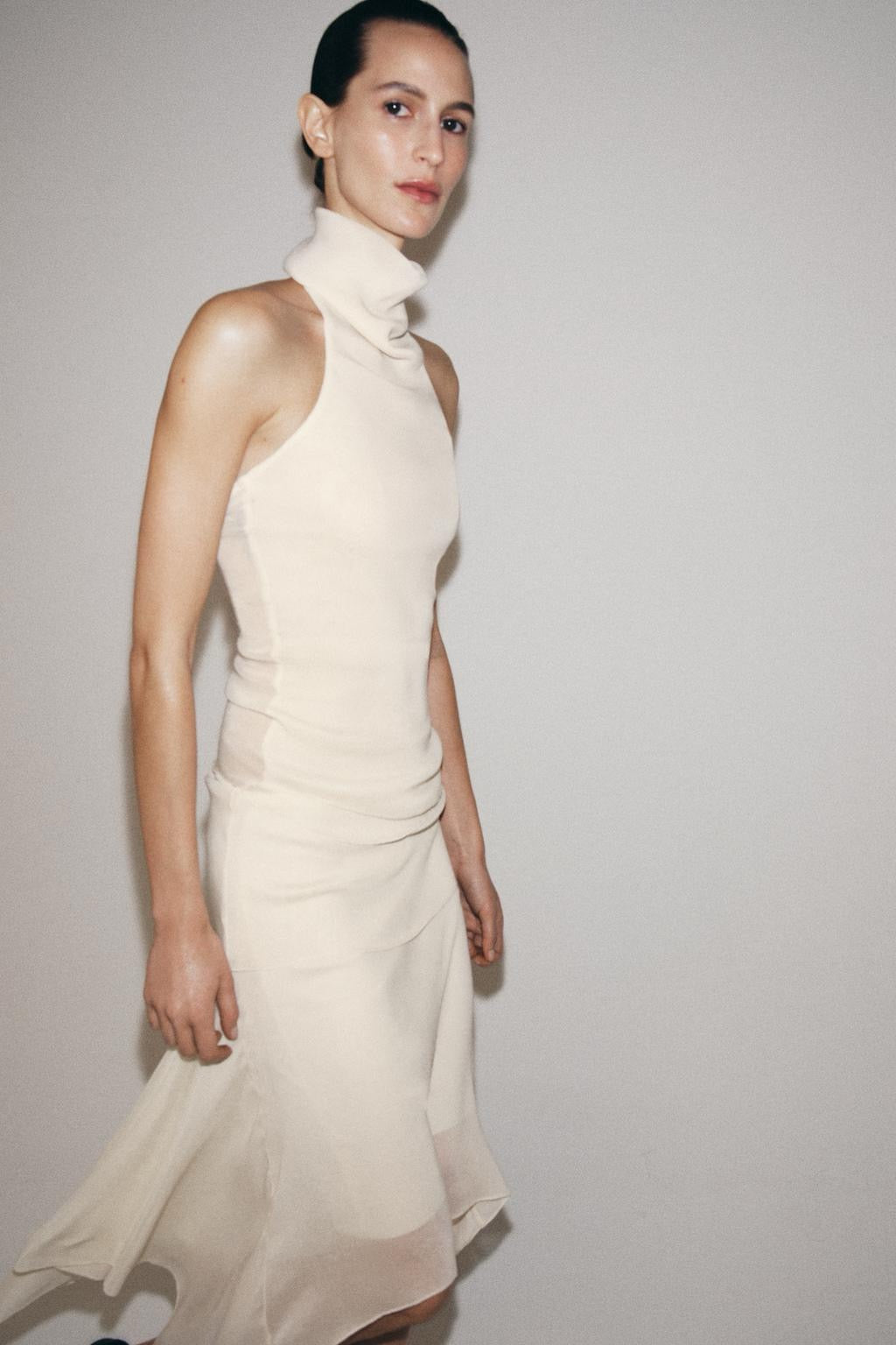 Asymmetric Flowing Set